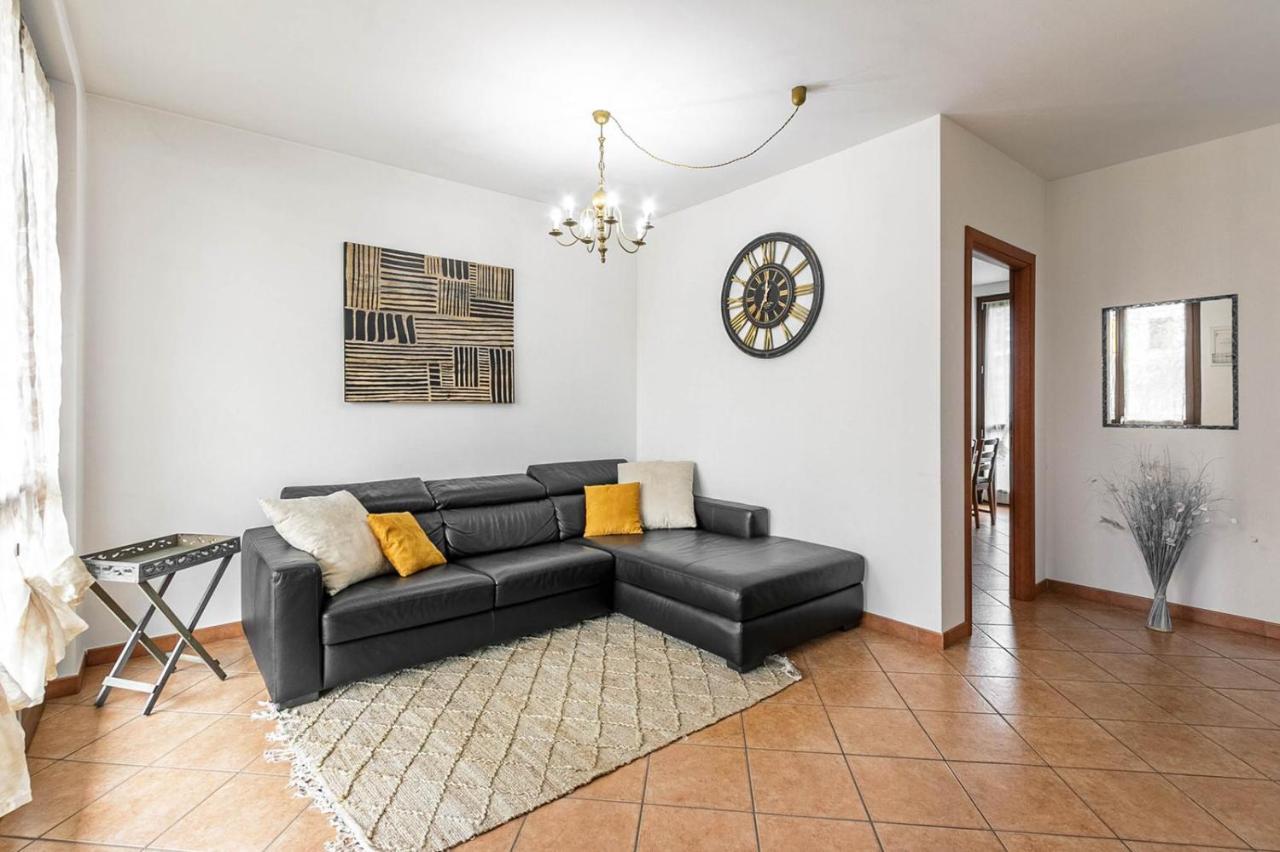 Le Quattro Stelle Villa Cardano Al Campo Exterior foto