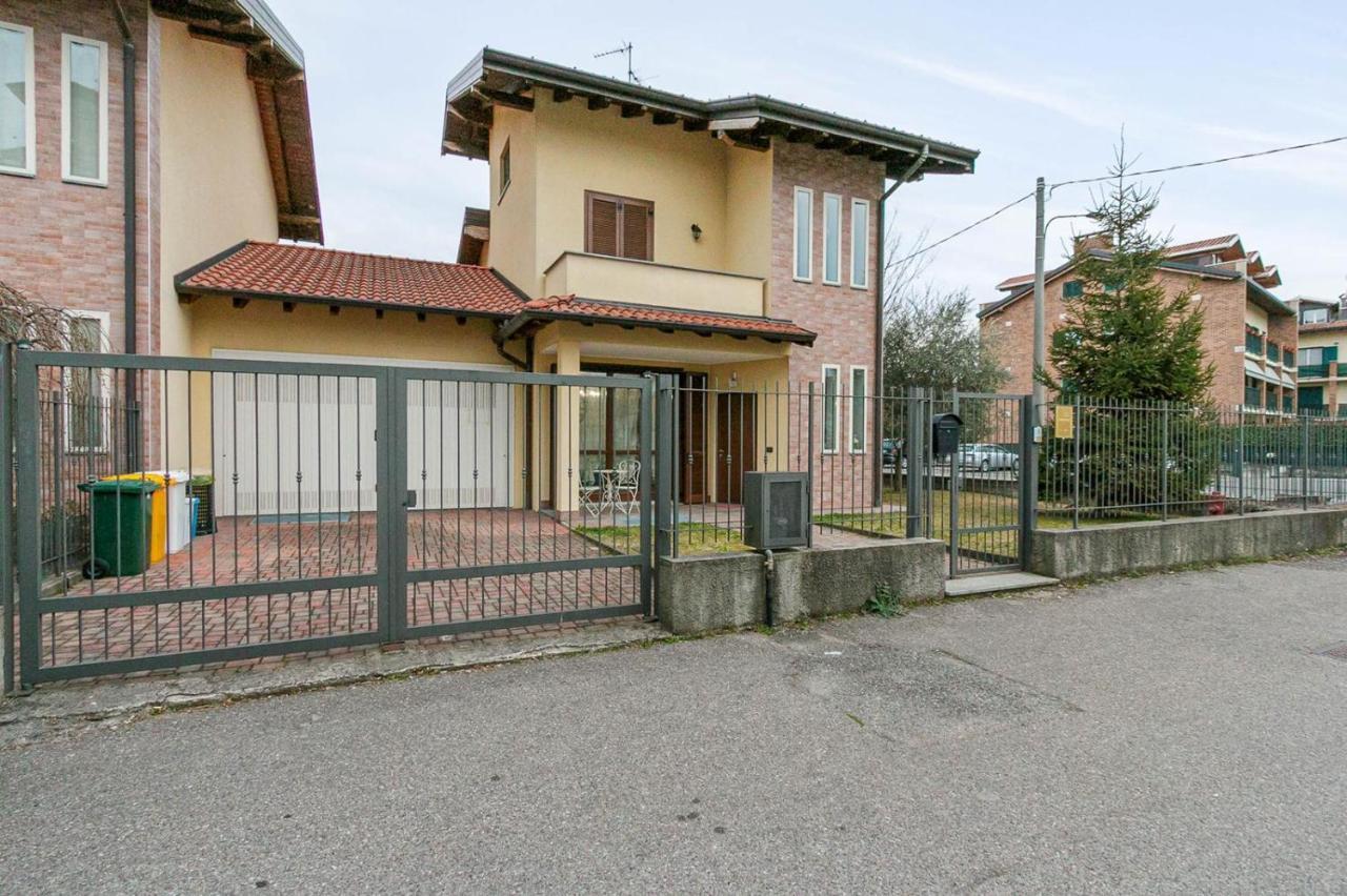 Le Quattro Stelle Villa Cardano Al Campo Exterior foto