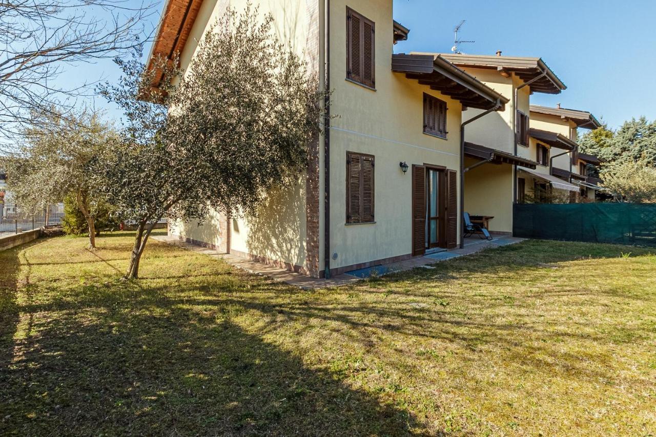Le Quattro Stelle Villa Cardano Al Campo Exterior foto